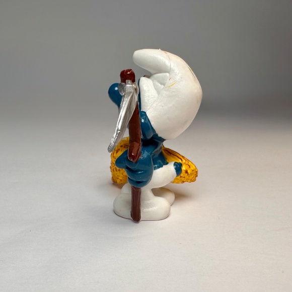 Vintage Schleich Farmer Smurf w/ Wheat & Scythe โ 1980 Peyo โ Made in Hong Kong - Picture 5 of 7